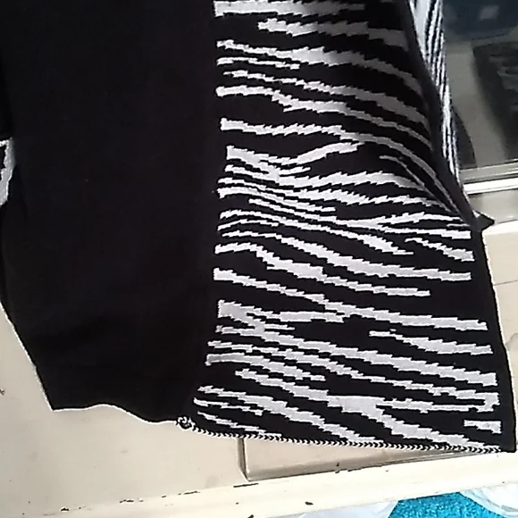 SOUTHERN Lady Large Black with Zebra Trim Medium Sleeves - Picture 6 of 7
